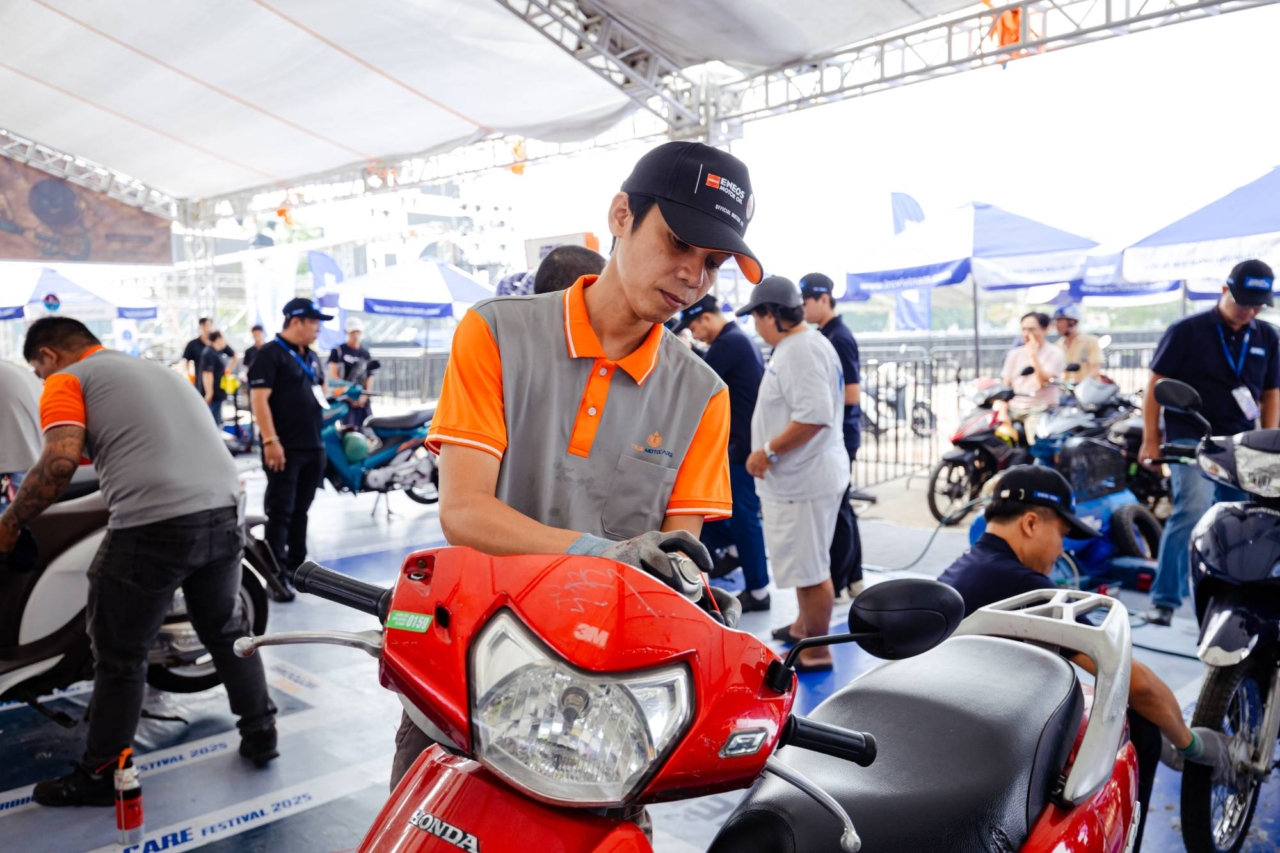 Kỹ thuật viên bảo dưỡng xe miễn phí